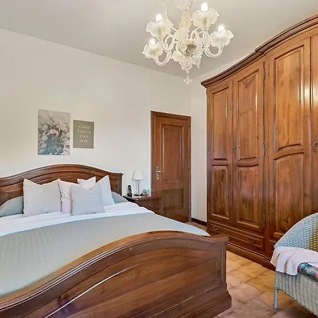 Casa vacanze Poesia, 7 Pax With Pool