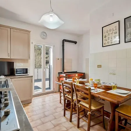 Poesia, 7 Pax With Pool Casa vacanze Tendola
