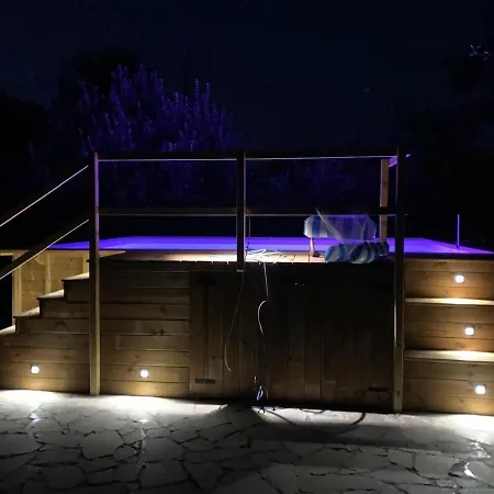 Poesia, 7 Pax With Pool Casa vacanze Tendola