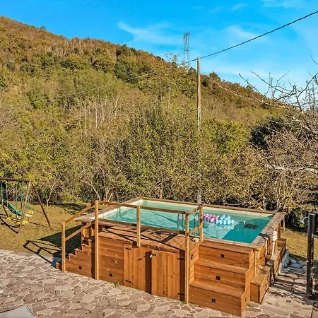 Poesia, 7 Pax With Pool Casa vacanze Tendola