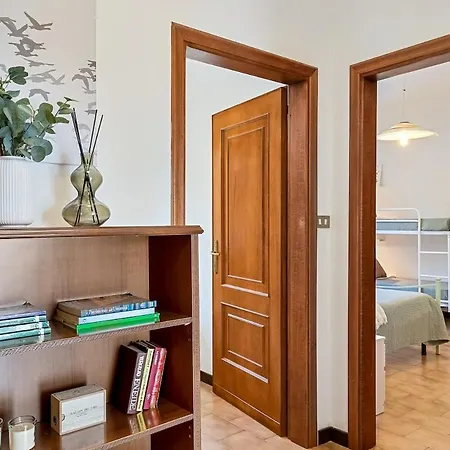 Poesia, 7 Pax With Pool Casa vacanze Tendola