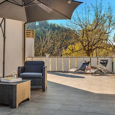 Poesia, 7 Pax With Pool Casa vacanze *