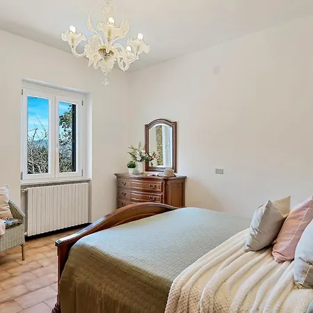 Poesia, 7 Pax With Pool Holiday home